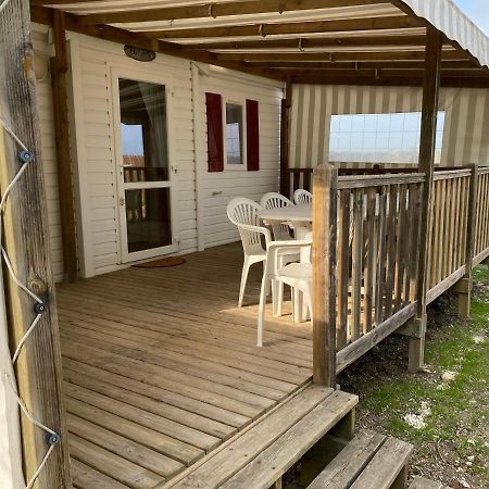 Mobil Home Avec Spacieuse Terrasse A Meschers Proche De Royan Exterior photo