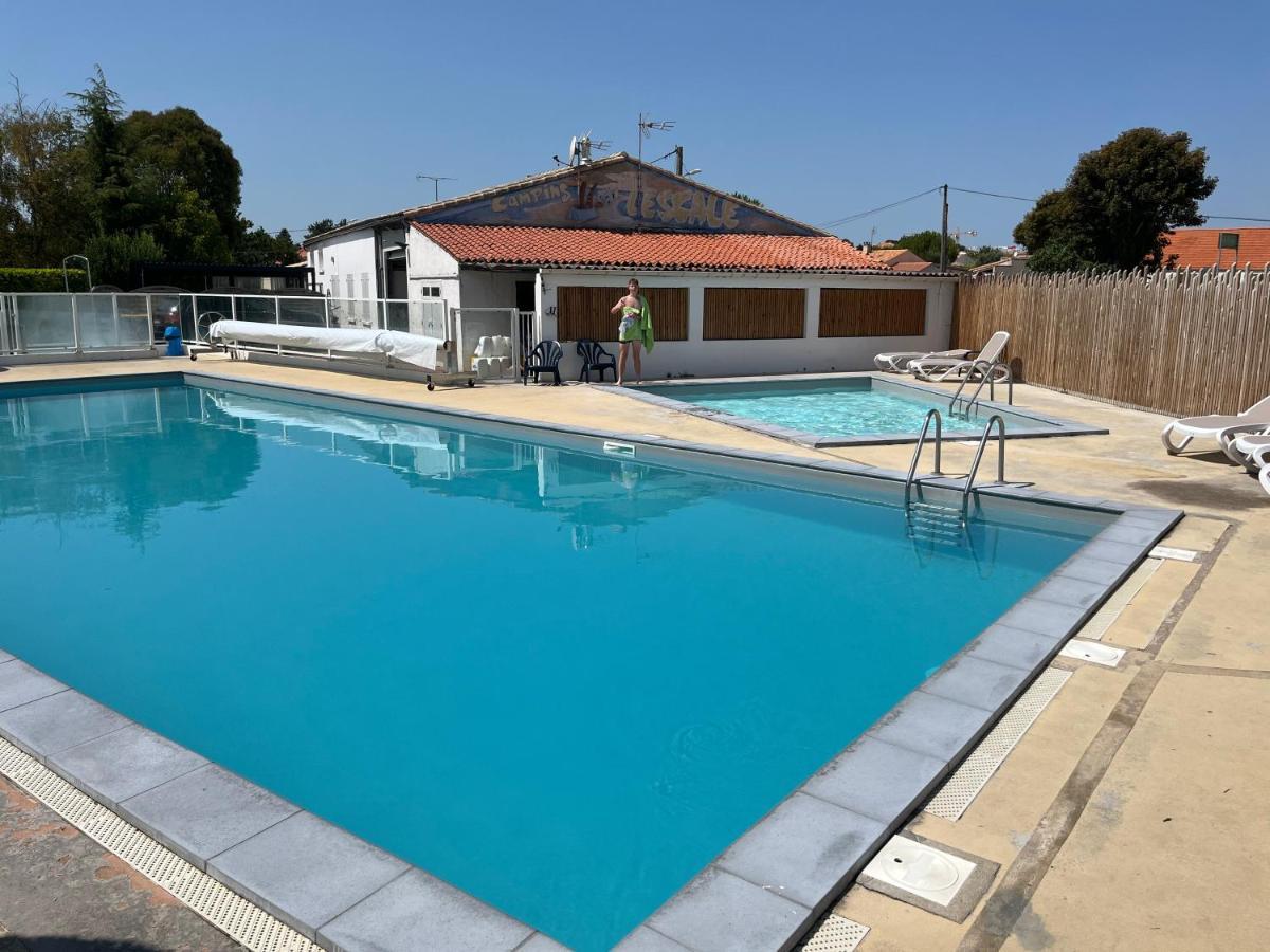 Mobil Home Avec Spacieuse Terrasse A Meschers Proche De Royan Exterior photo
